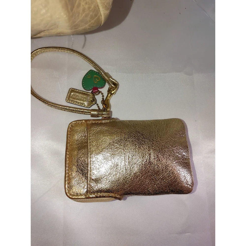 Coach Madison Maggie Embossed Leather 18932 & Poppy Wristlet